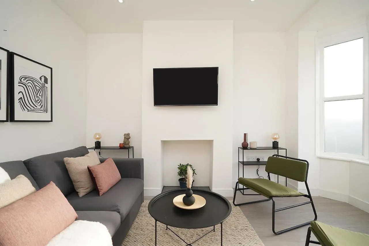 Charlotte House, Entire Private House, Close To City Centre, Wifi Sheffield 0*,  United Kingdom